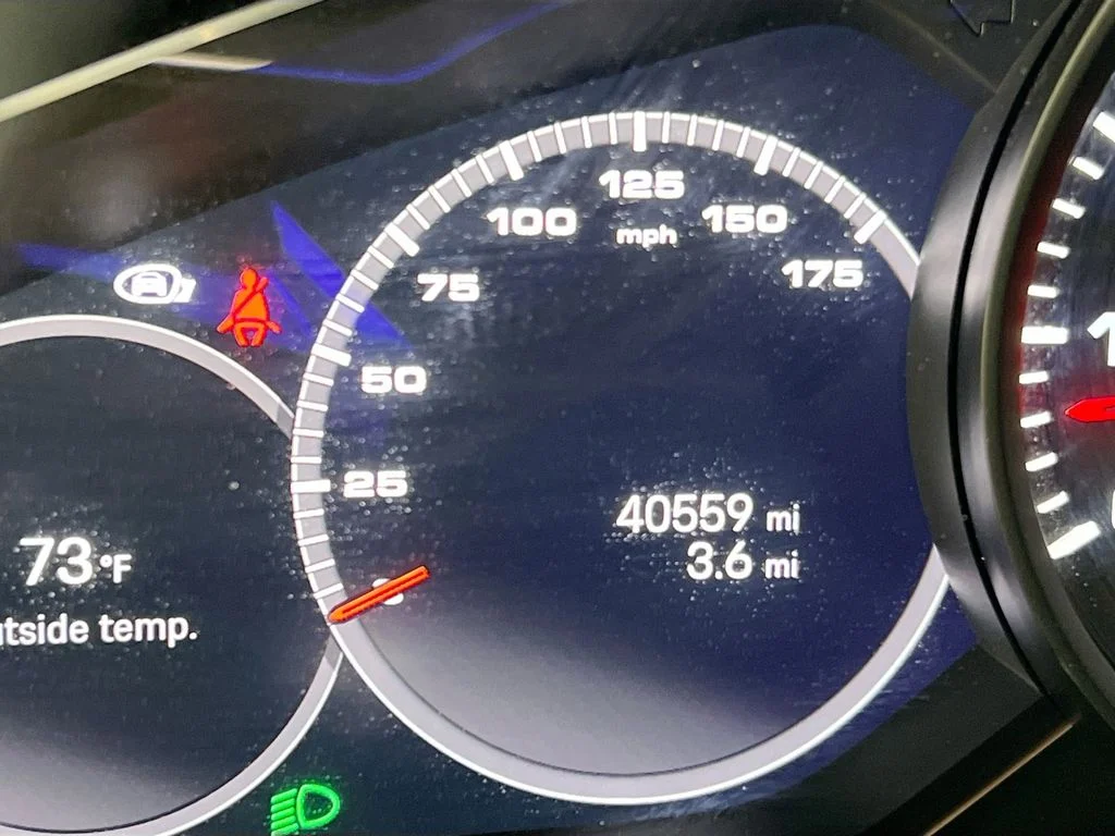 Used 2023  Porsche Base image 12