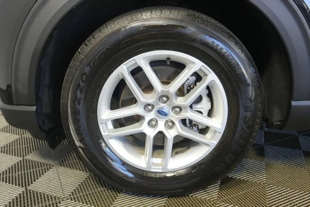 Certified Used 2025 Agate Black Metallic Ford Active image 9