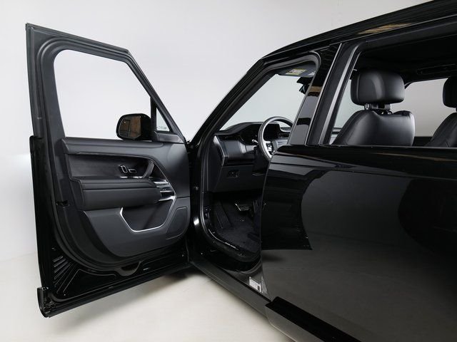 New 2026 Santorini Black Land Rover P530 SE 7 SEAT image 26