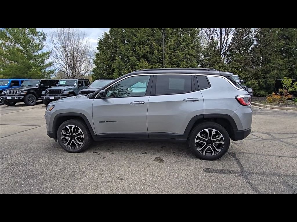 Certified Used 2024  Jeep Limited image 5