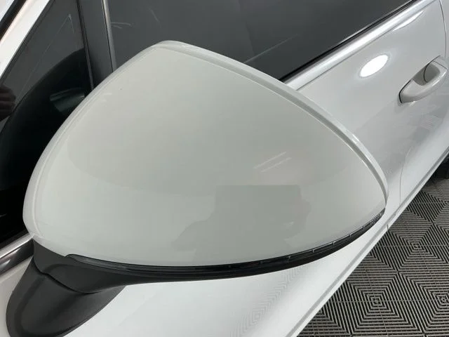 Used 2017  Porsche  image 10