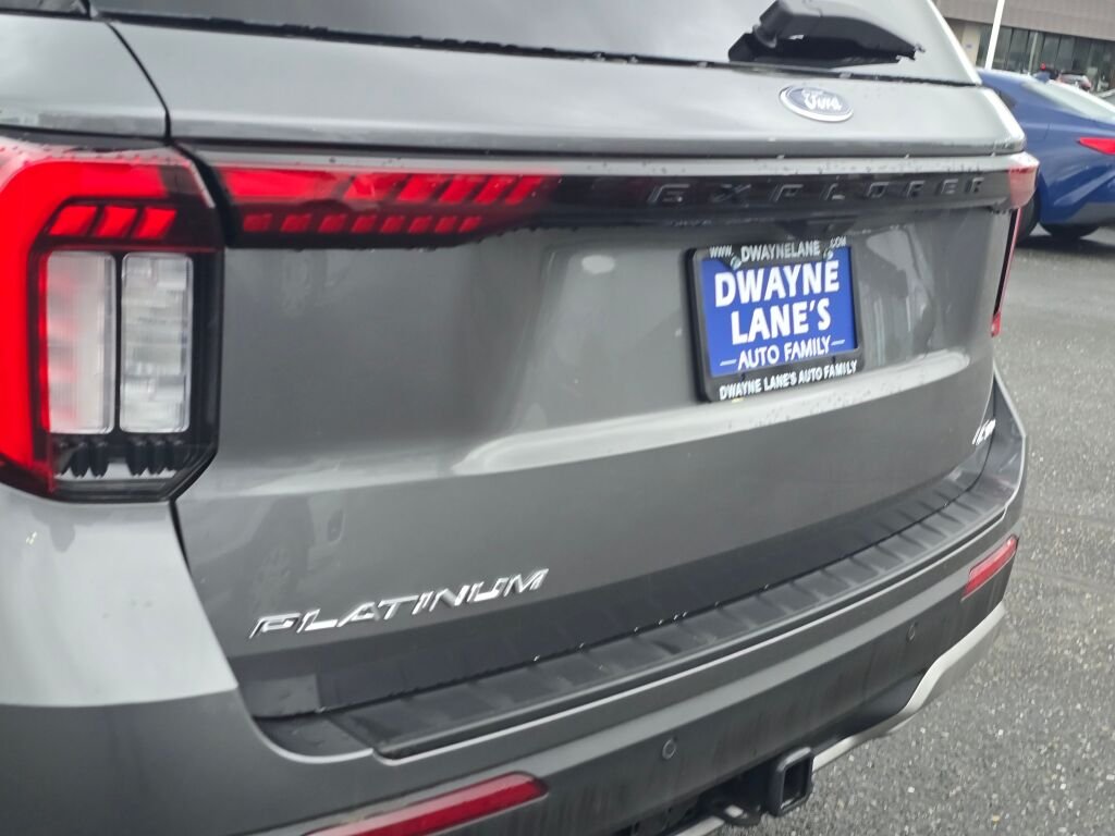 Used 2025 Gray Metallic Ford Platinum image 8