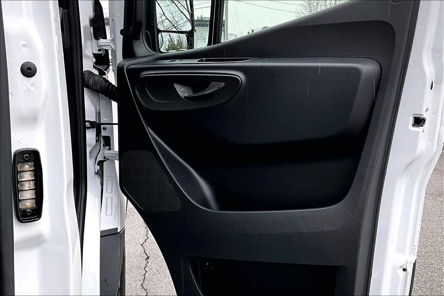 Used 2025 Arctic White Mercedes-Benz  image 22