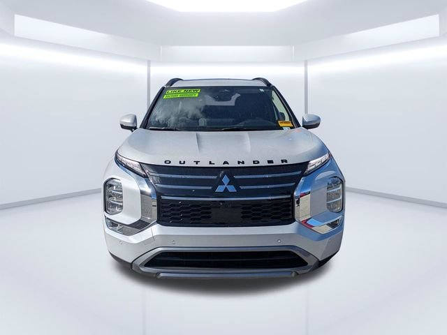 Used 2025 White Mitsubishi SE image 8