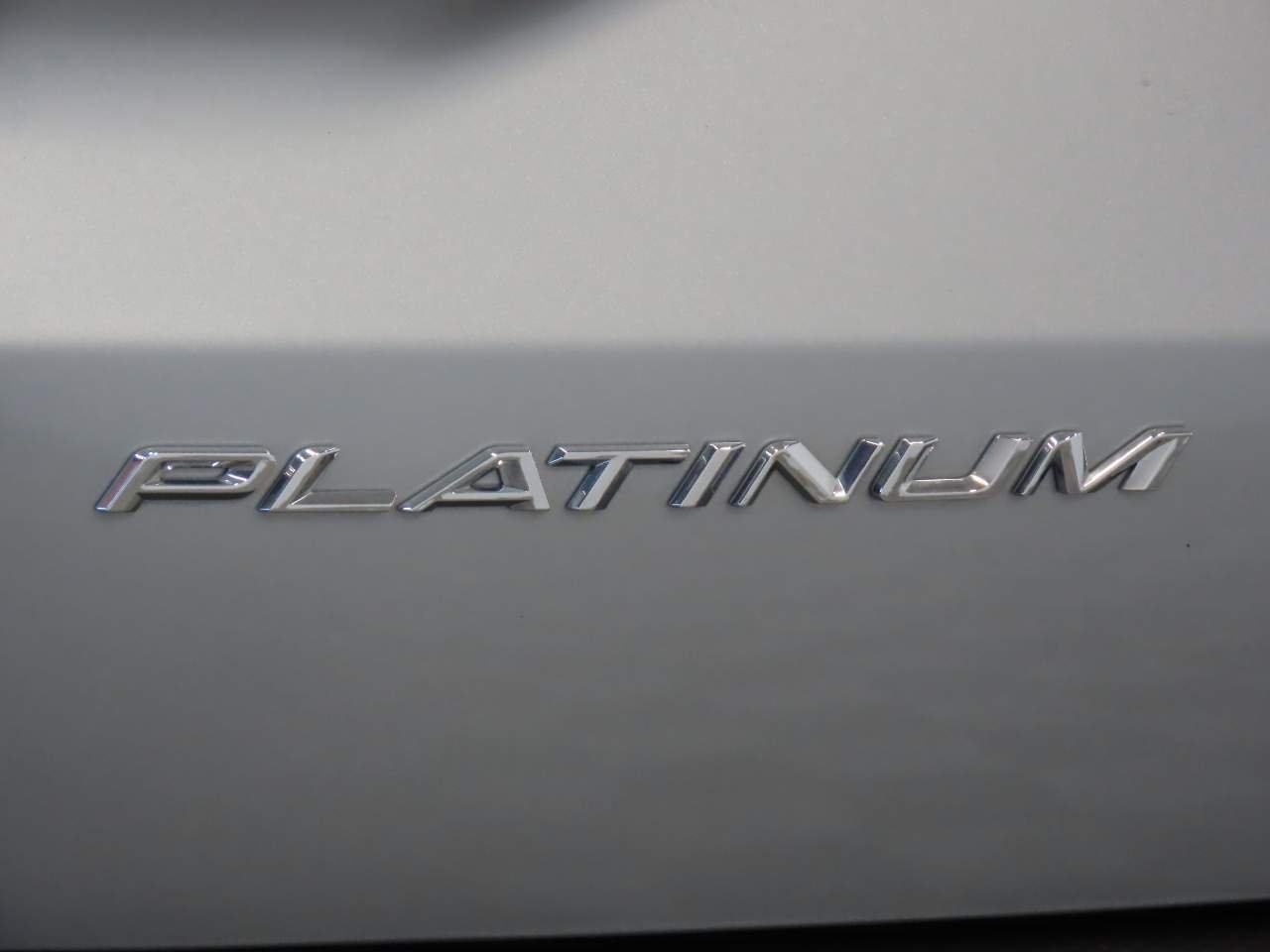 Used 2023 Iconic Silver Ford Platinum image 18