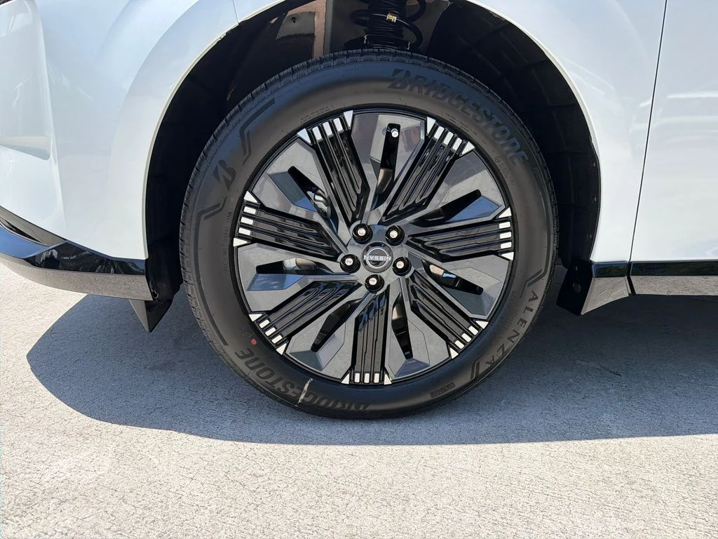 New 2026 Everest White Pearl TriCoat / Super Black Two-tone Nissan Platinum image 13