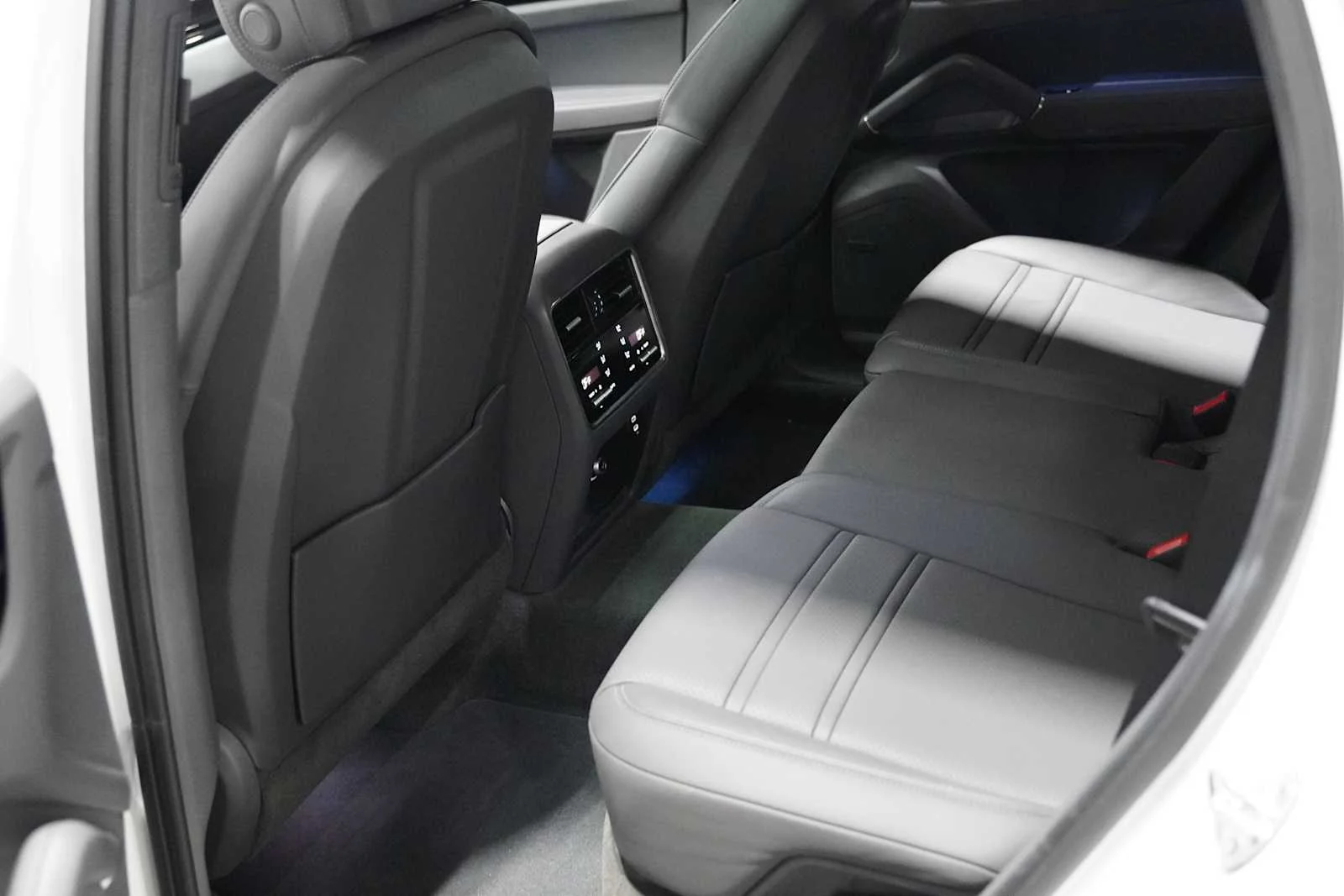 Used 2022 Carrara White Metallic Porsche  image 19