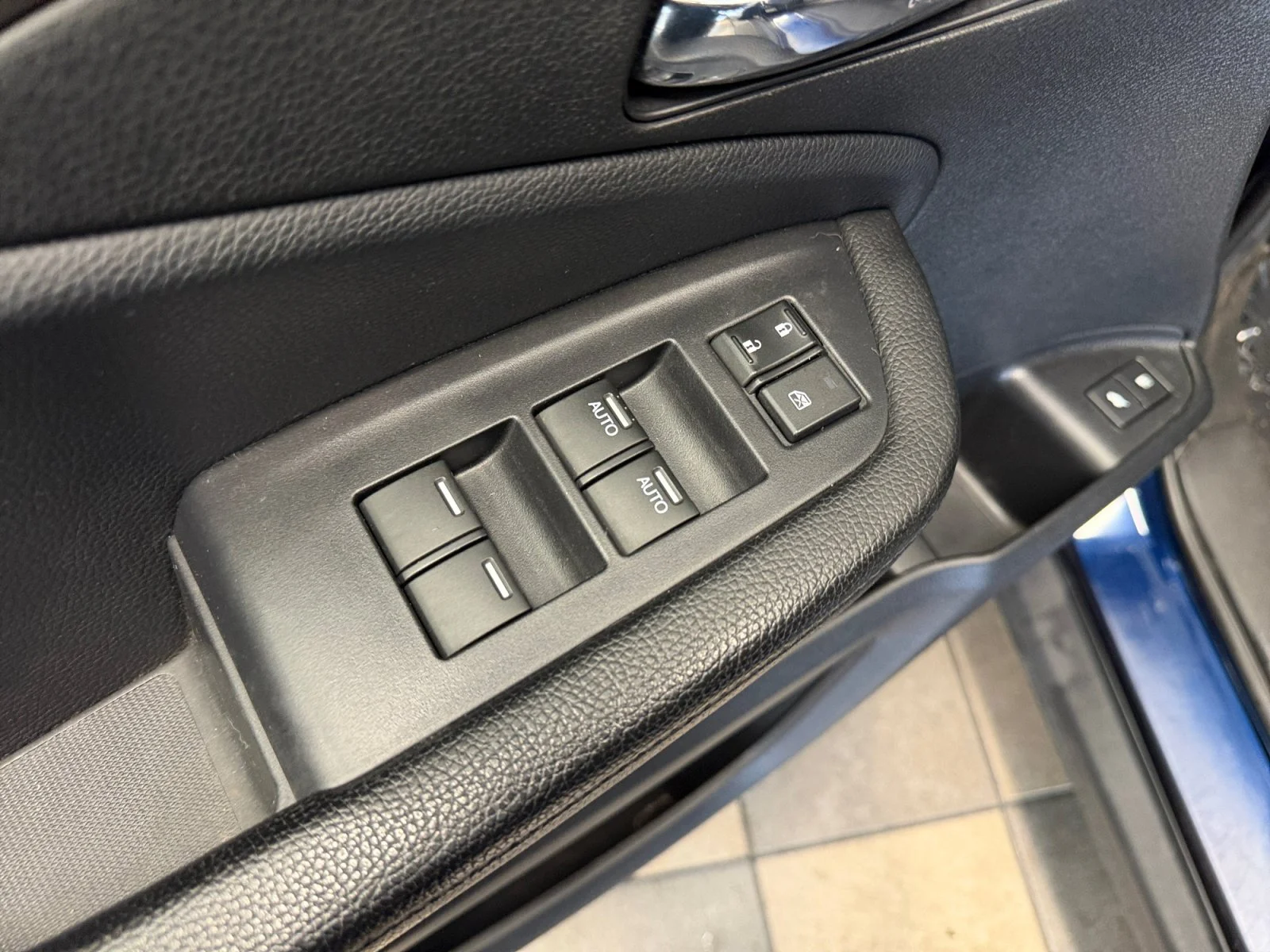 Used 2019 Obsidian Blue Pearl Honda EX-L image 28