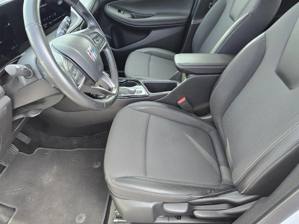 Used 2024 Summit White Buick Preferred image 9