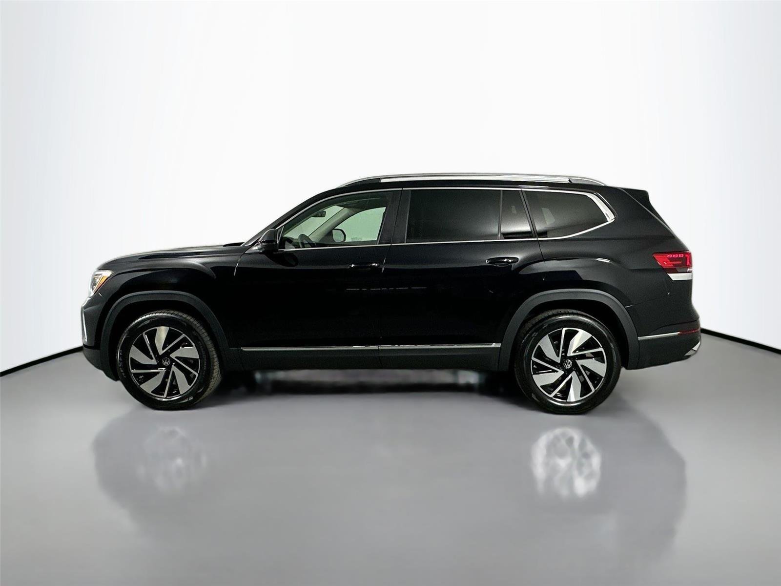 New 2026 Deep Black Pearl Volkswagen 2.0T SEL image 8