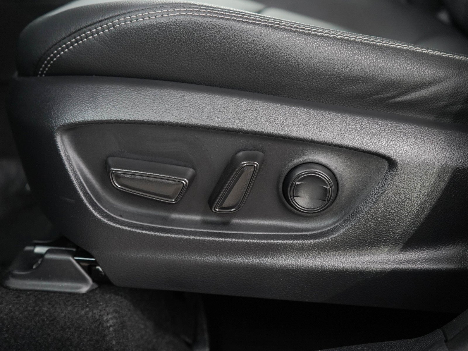 Used 2025 Jet Black Toyota XLE image 29
