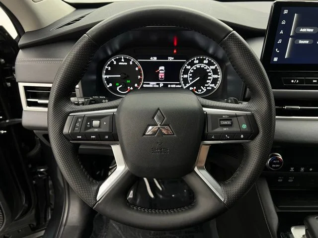 Used 2025 Moonstone Gray Metallic/Black Roof Mitsubishi SE image 27