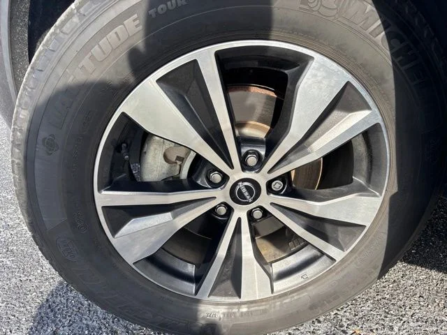 Used 2023 Gray Nissan SV image 5