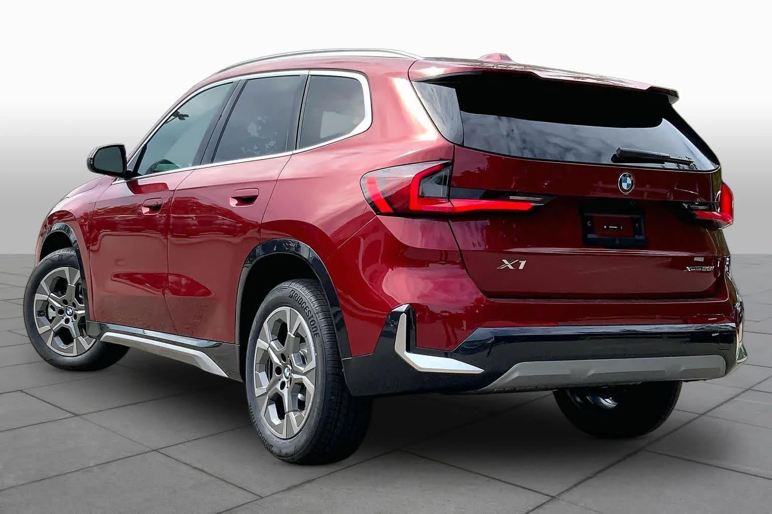 New 2026 Vegas Red Metallic BMW xDrive28i image 12