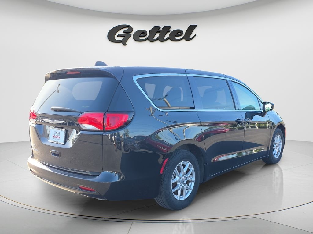 Used 2023 Black Chrysler LX image 4