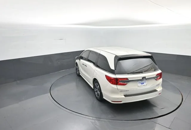 Certified Used 2018 Diamond White Honda Touring image 27