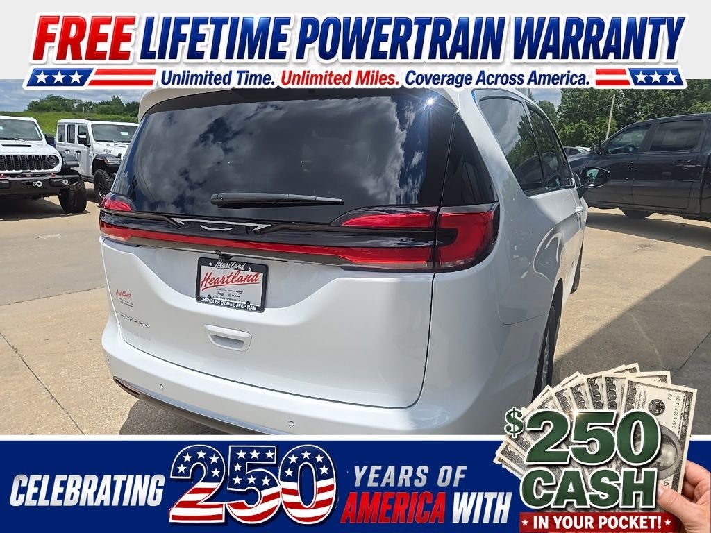 New 2027 Bright White Clear-Coat Exterior Paint Chrysler Select image 10