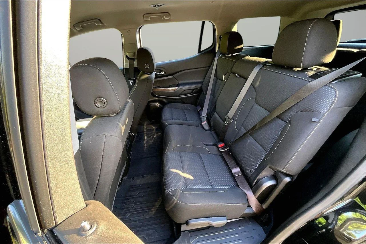 Used 2023 Black GMC SLE image 21