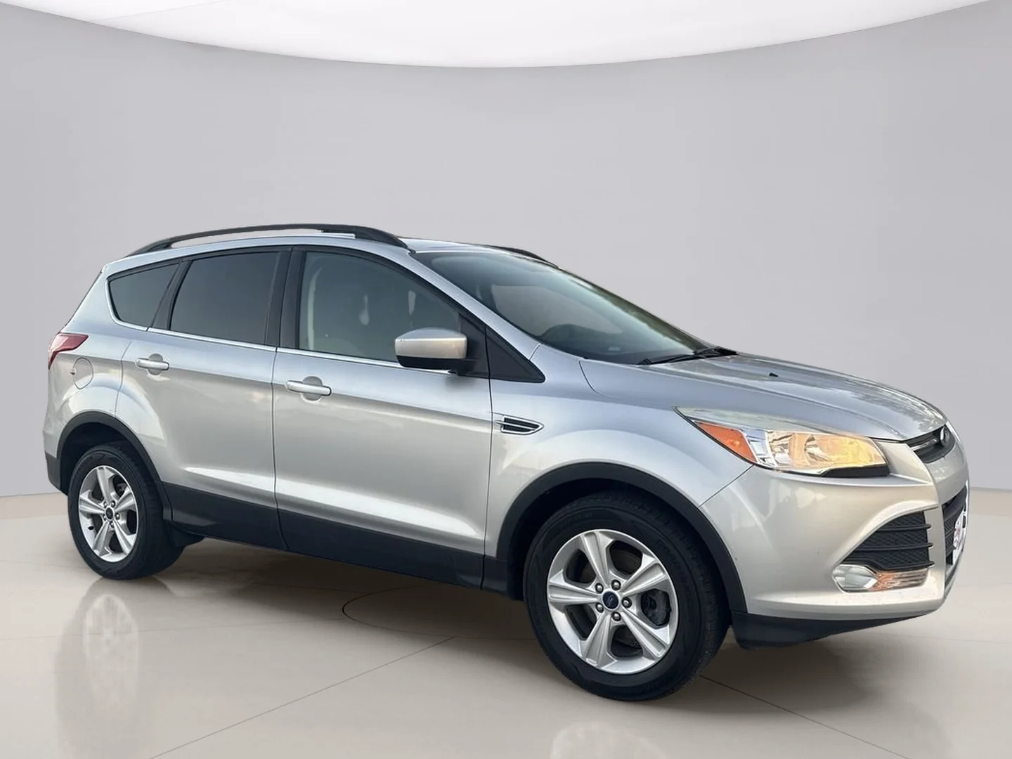 Used 2016 Silver Ford SE image 2