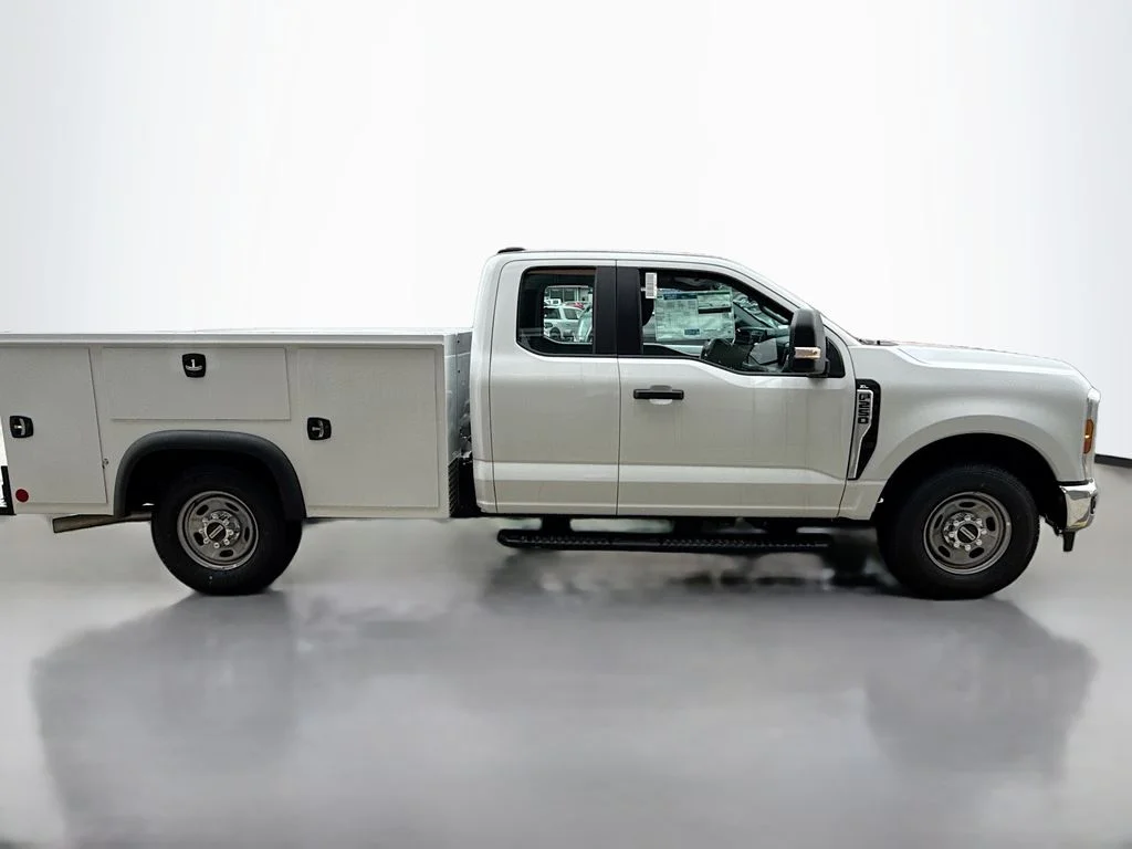 New 2026 Oxford White Ford XL image 8