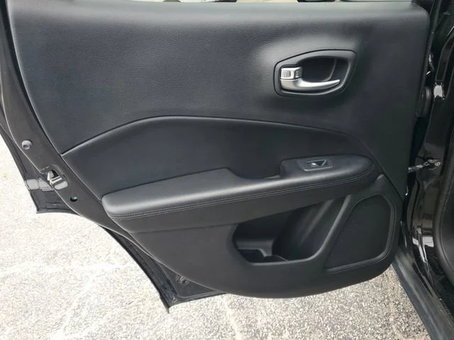Used 2018 Diamond Black C Jeep Altitude image 22