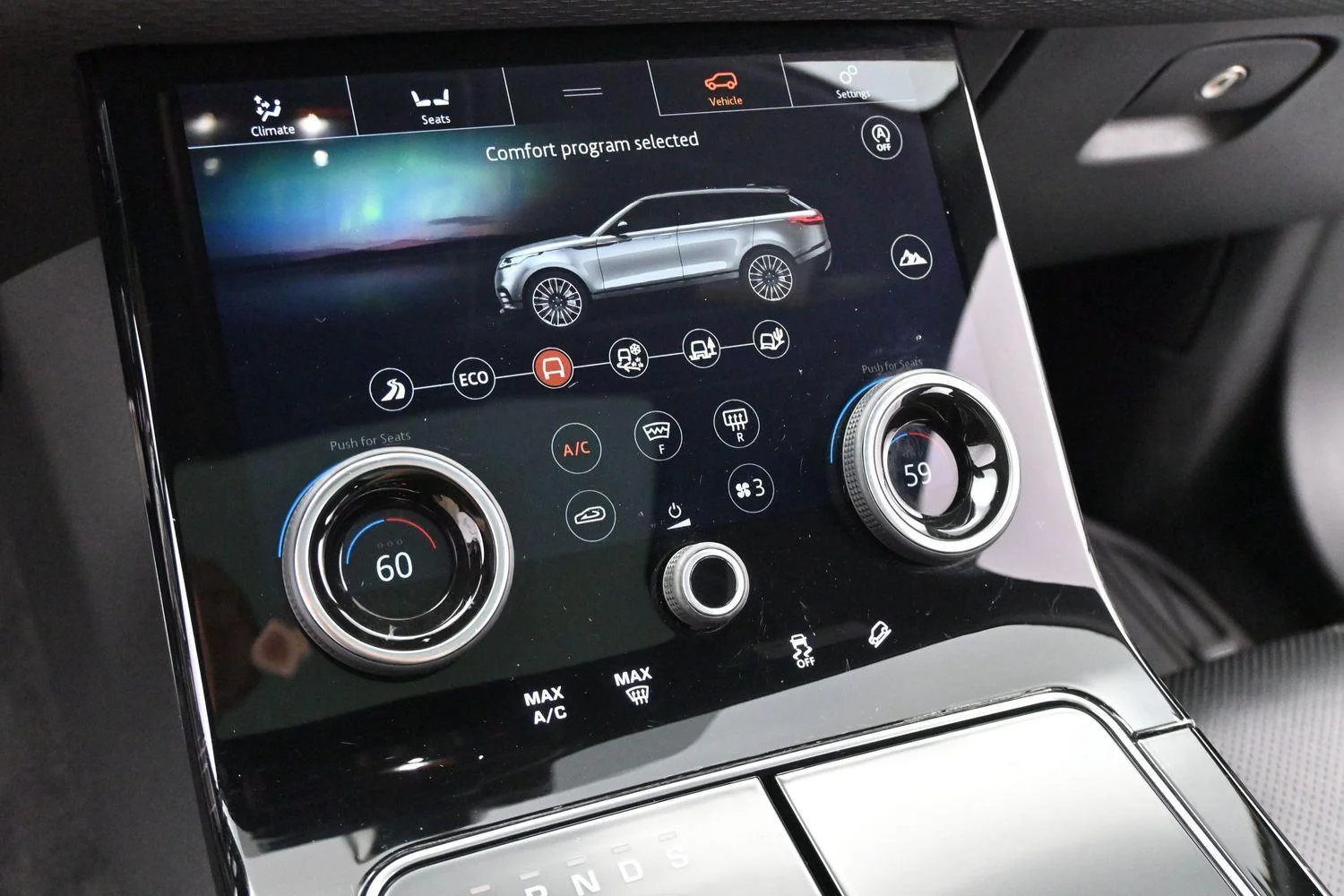 Used 2020 Silicon Silver Premium Metallic Land Rover R-Dynamic S image 21