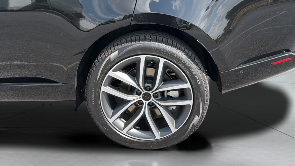New 2026 Santorini Black Land Rover SE image 16