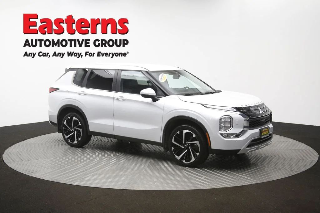 Used 2024 White Mitsubishi SE image 47