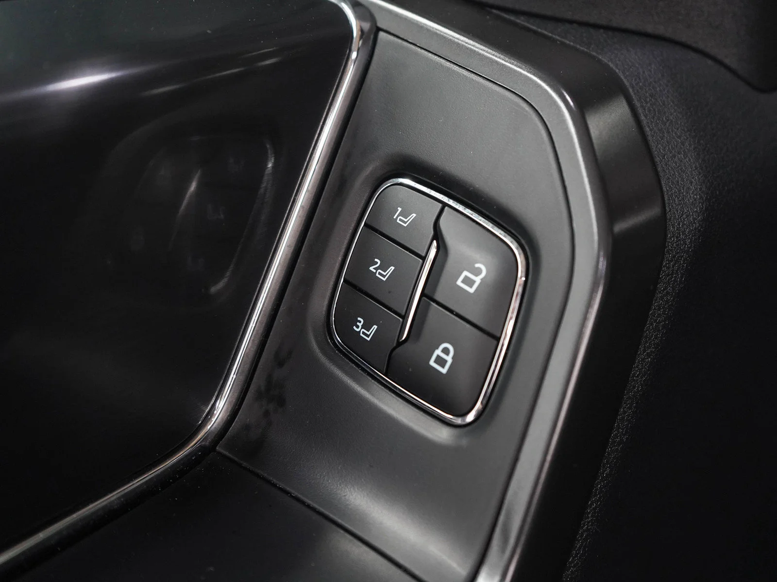 Used 2024 Agate Black Metallic Ford LARIAT image 22
