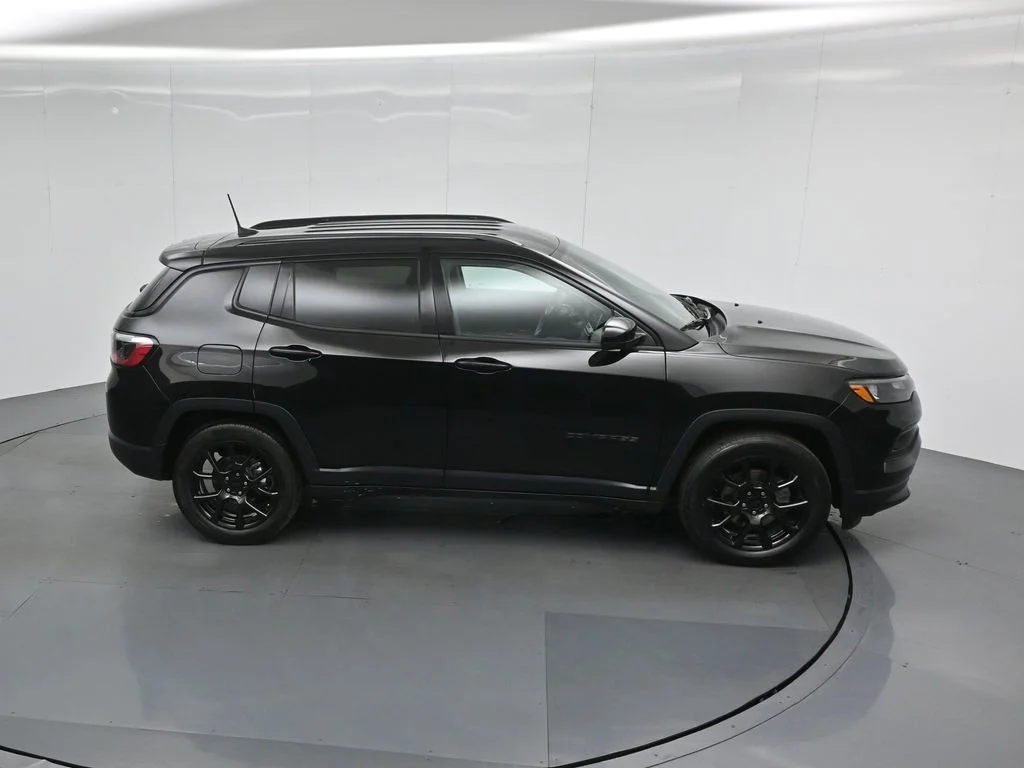 Used 2022 Black Jeep Altitude image 49