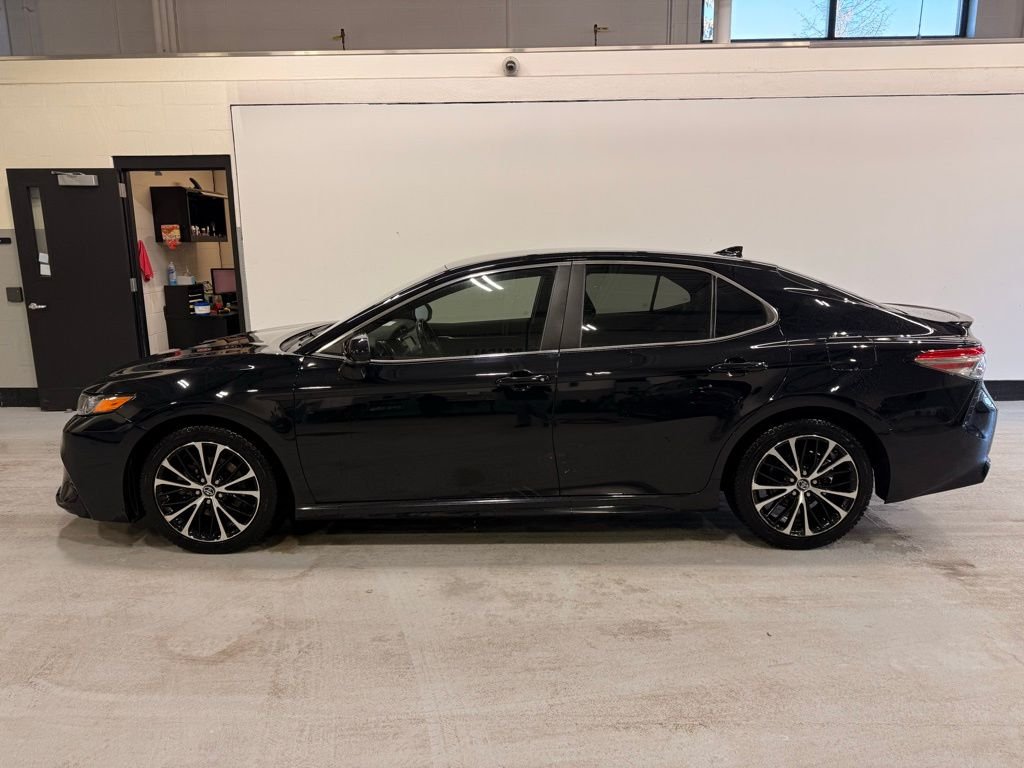 Used 2019 Toyota Camry SE with VIN 4T1B11HK4KU177174 for sale in Golden Valley, Minnesota