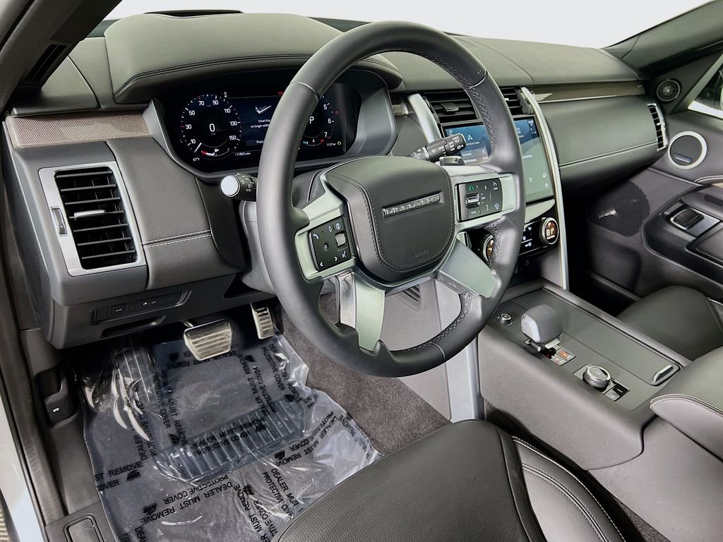 Certified Used 2025 Fuji White Land Rover Metropolitan Edition image 9