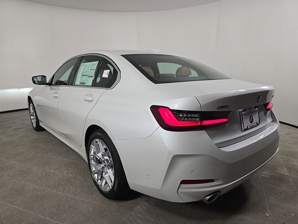 2025 BMW 3 Series 330i - Photo 6