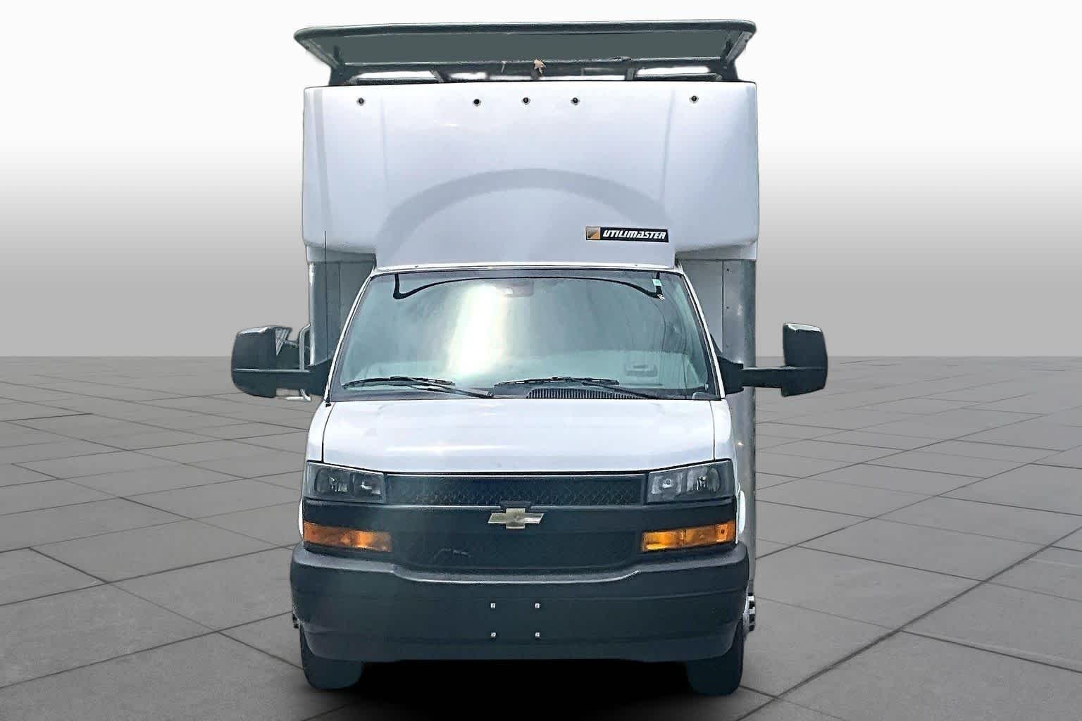 Used 2021 Summit White Chevrolet  image 4