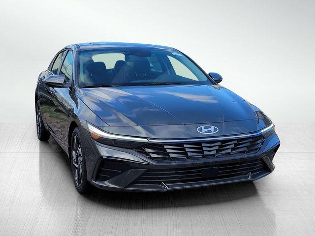 2025 Hyundai Elantra Limited - Photo 3