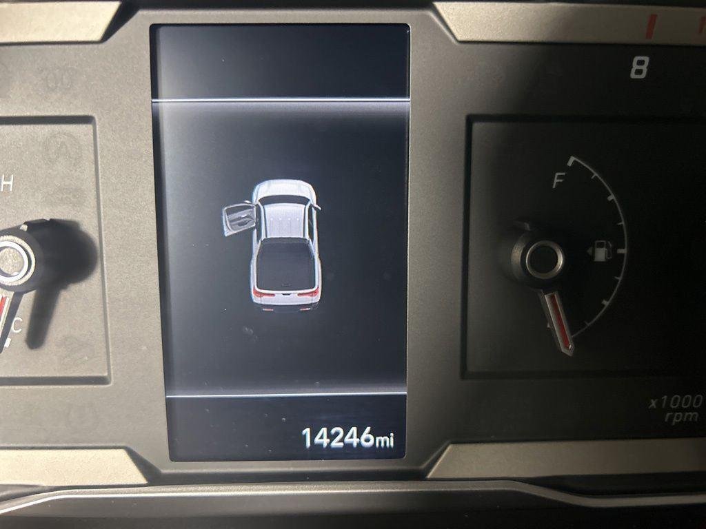 Used 2024 White Hyundai SEL image 17