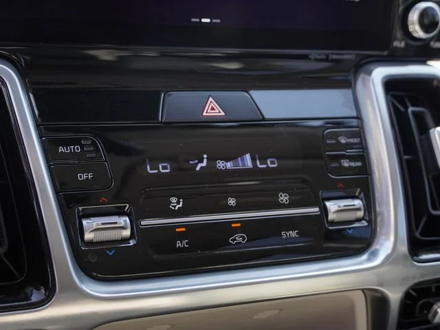 Used 2023 White Kia SX image 25