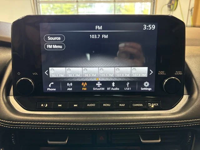 Certified Used 2023 Gold Nissan Platinum image 18