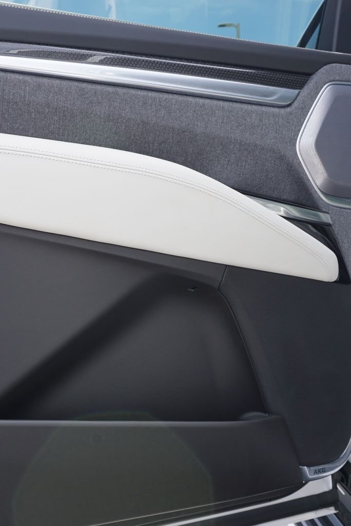 Used 2025 Crystal White Cadillac V-Series image 36