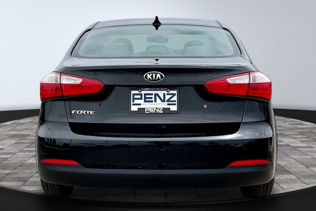 Used 2015 Black Kia LX image 5