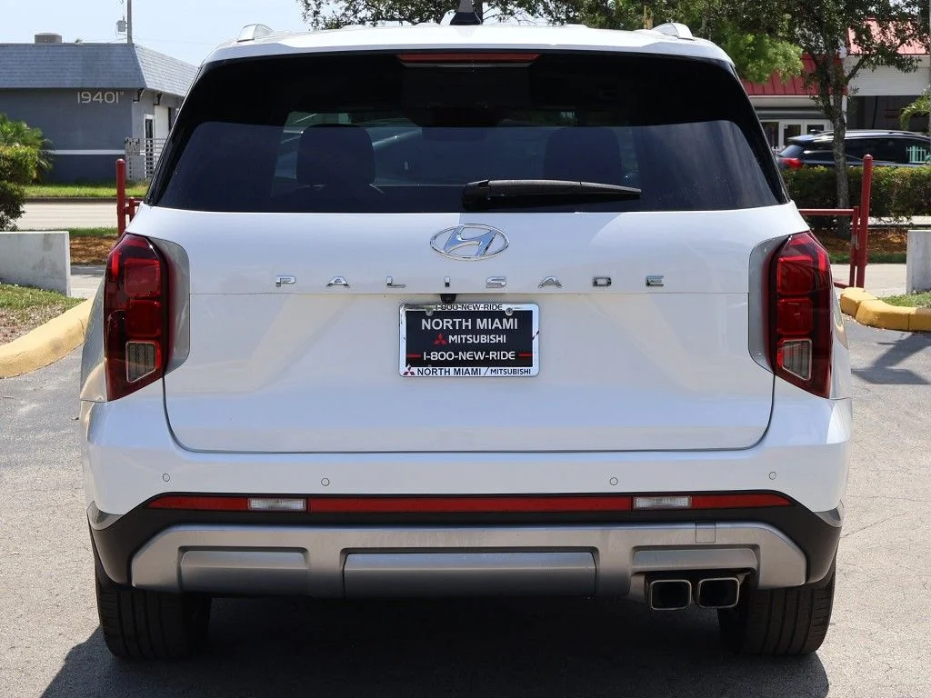 Used 2024 White Hyundai SEL image 13