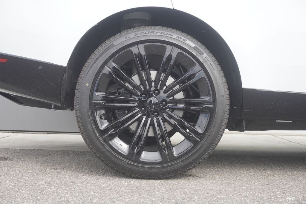 New 2026 Fuji White Land Rover SE image 34