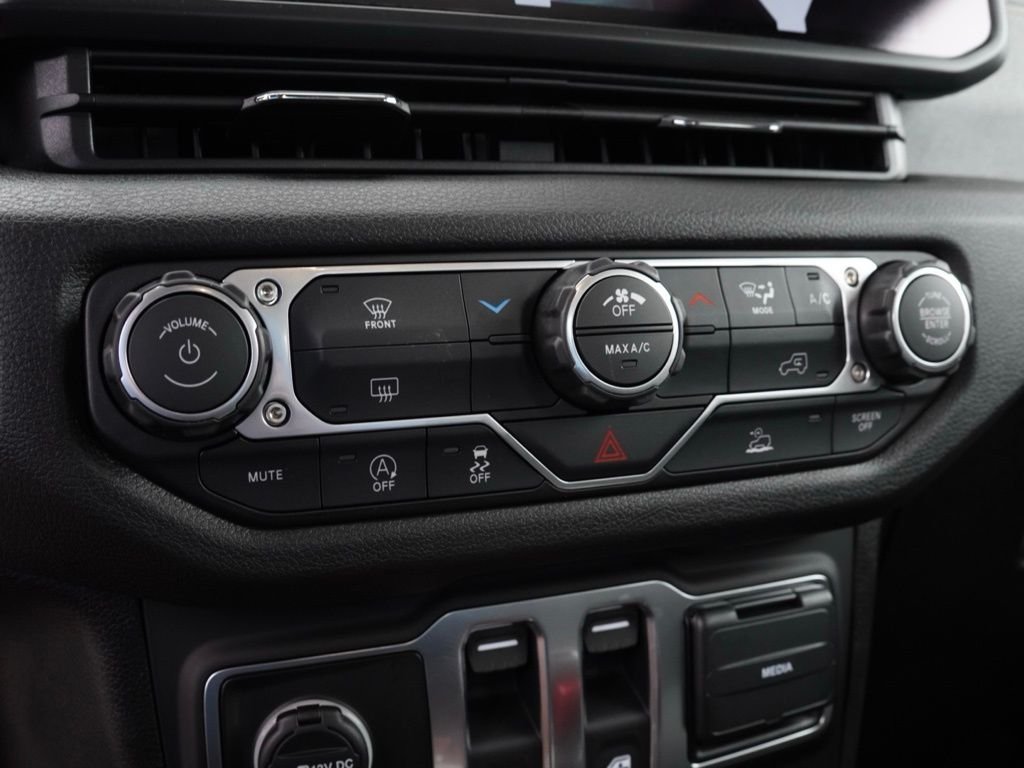 New 2026 Bright White Clear-Coat Exterior Paint Jeep Sport image 14