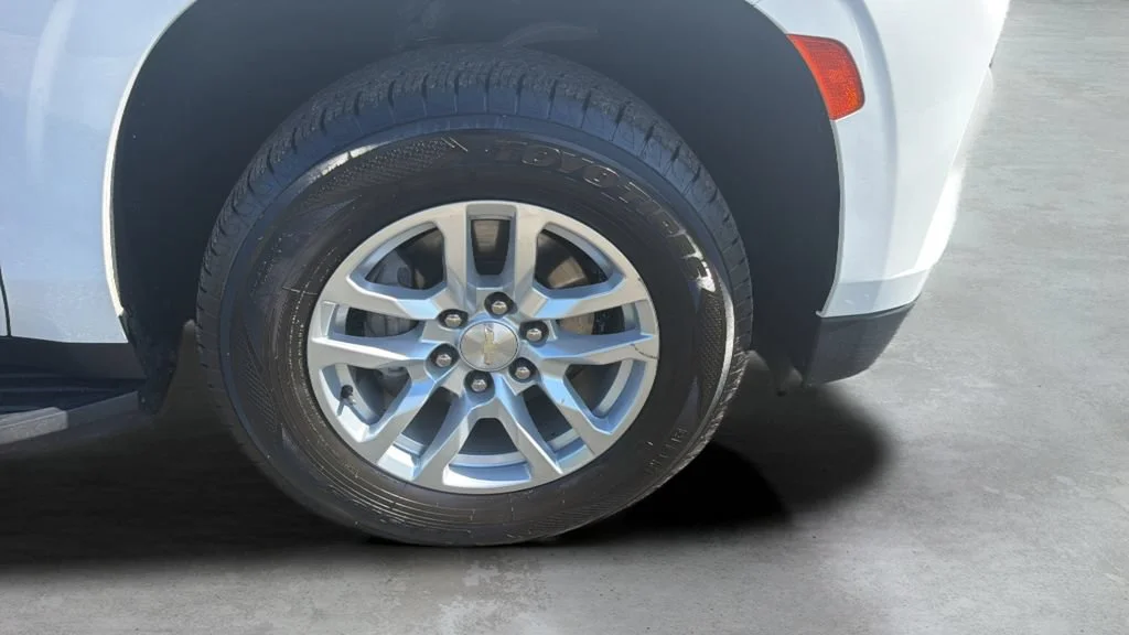 Used 2021 SUMMIT WHITE Chevrolet LT image 17