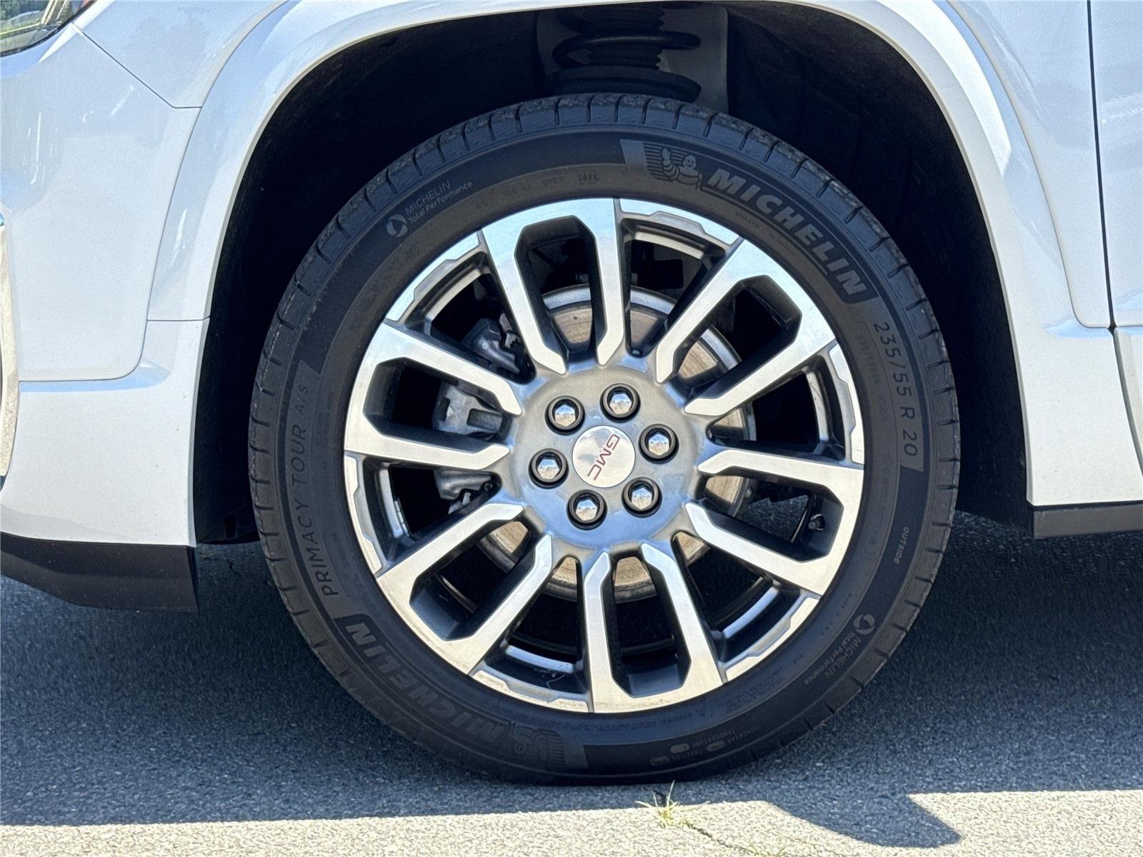 Used 2023 White Frost Tricoat GMC Denali image 38
