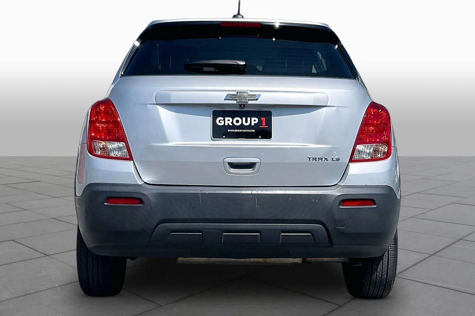 Used 2016 Silver Ice Metallic Chevrolet LS image 4