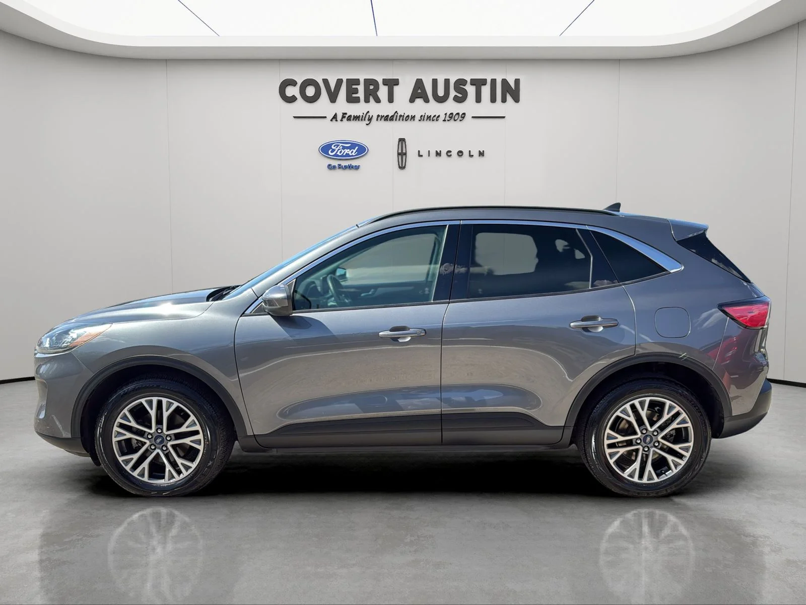 Used 2021 Gray Ford SEL image 2
