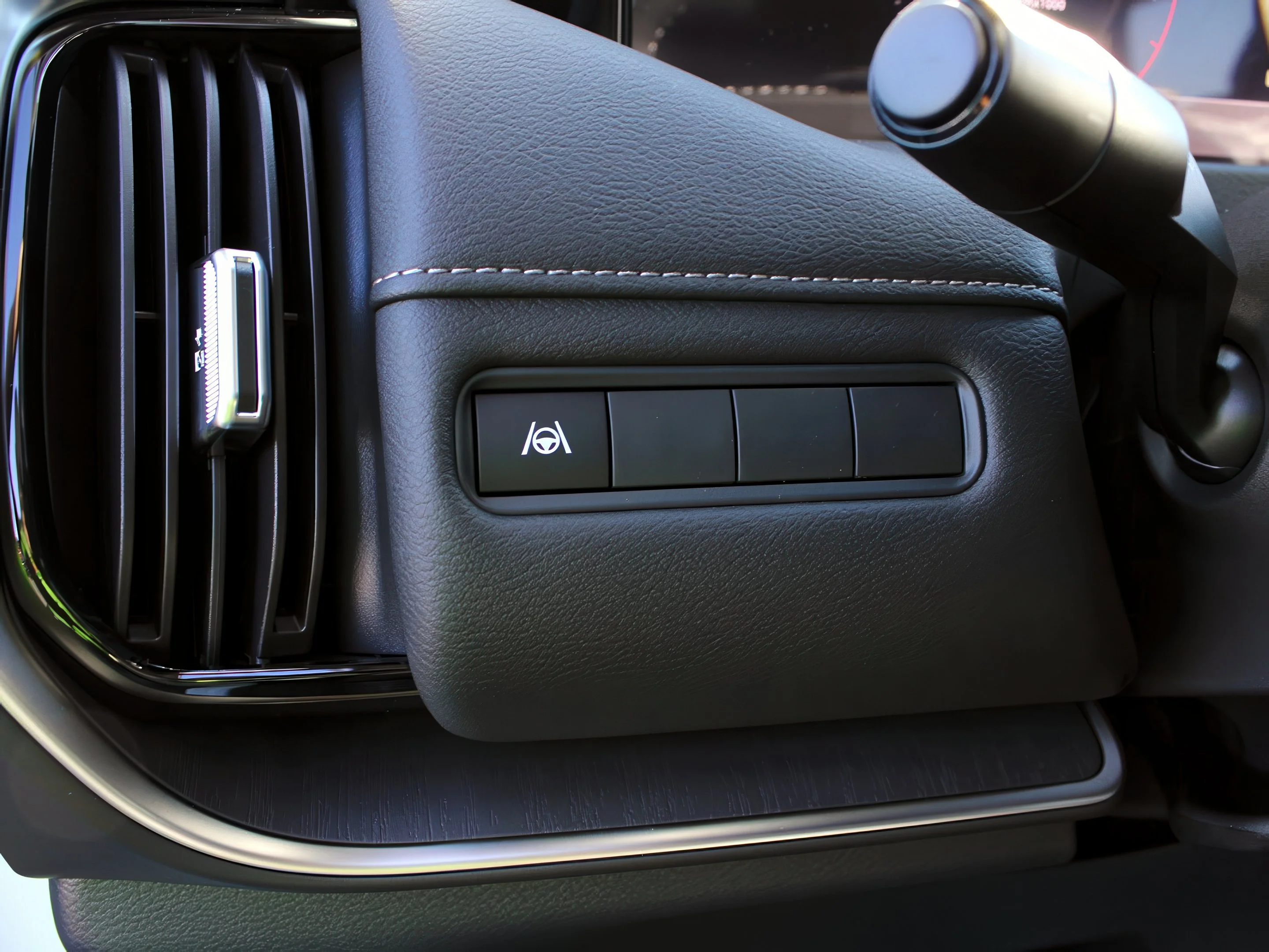 2026 Nissan Armada SV - Photo 15