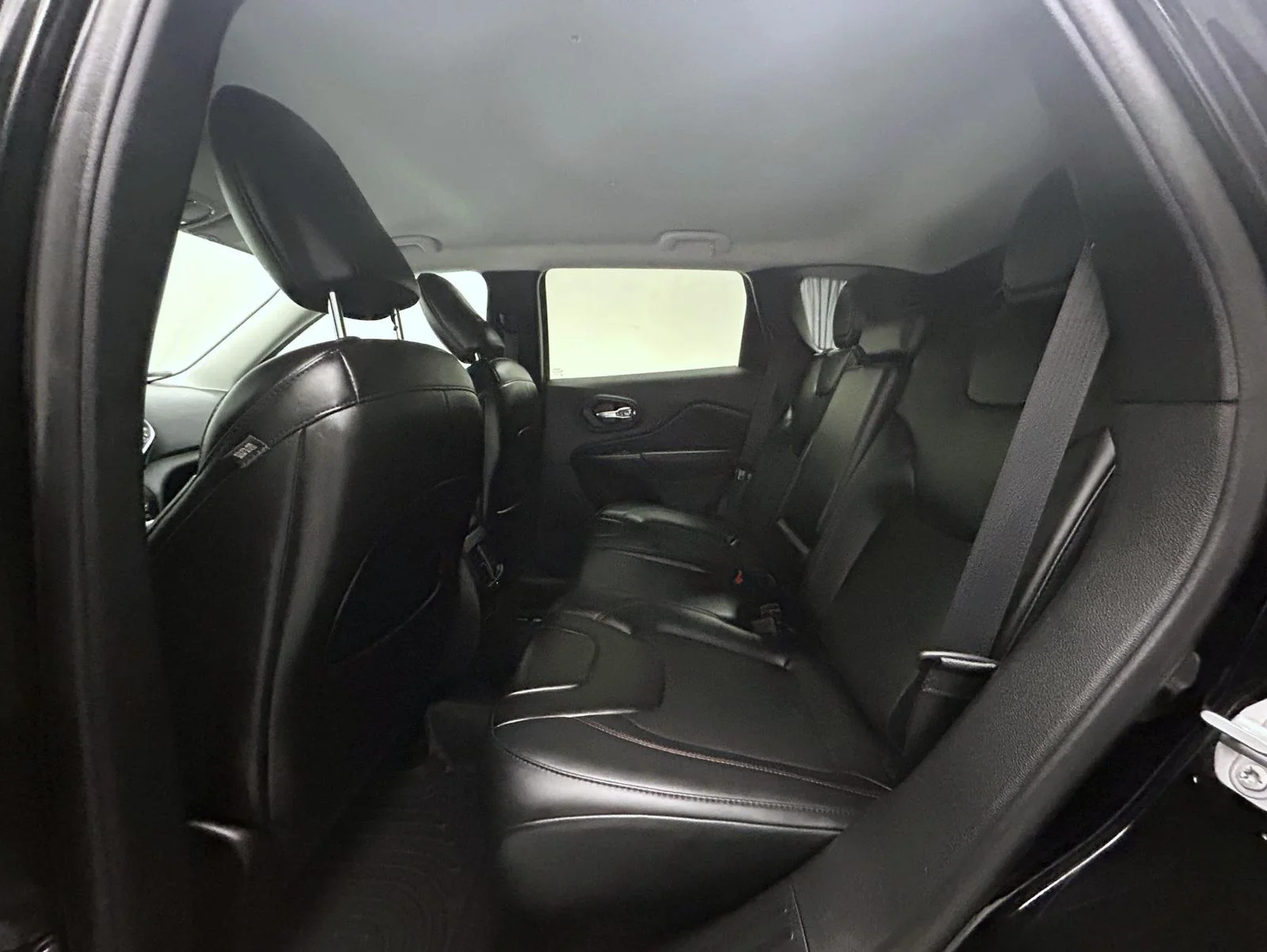 Used 2019 Black Jeep Trailhawk image 19