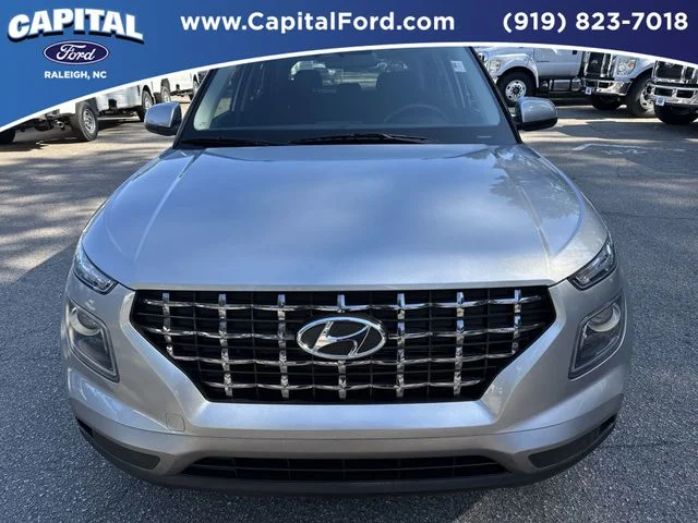 Used 2025 Silver Hyundai SEL image 10